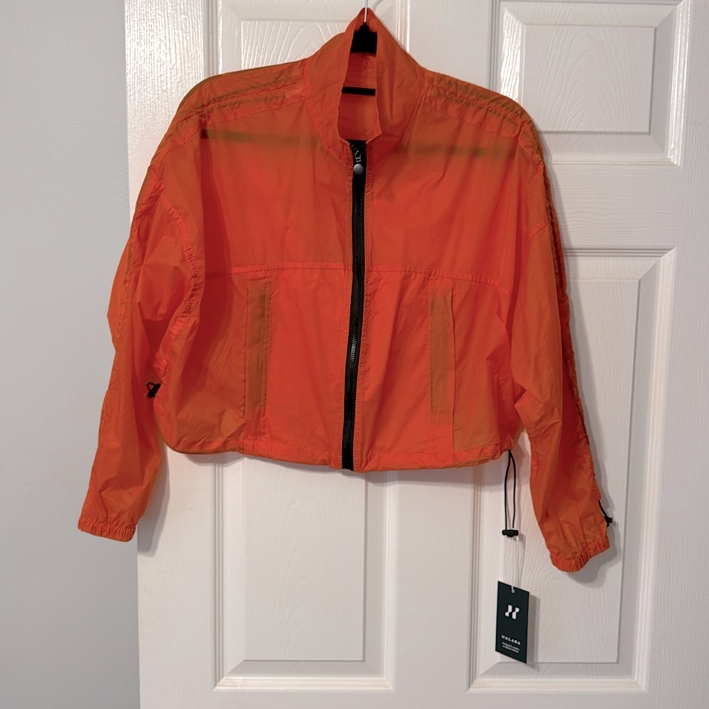 NWT Halara cropped wind jacket never worn. Size S